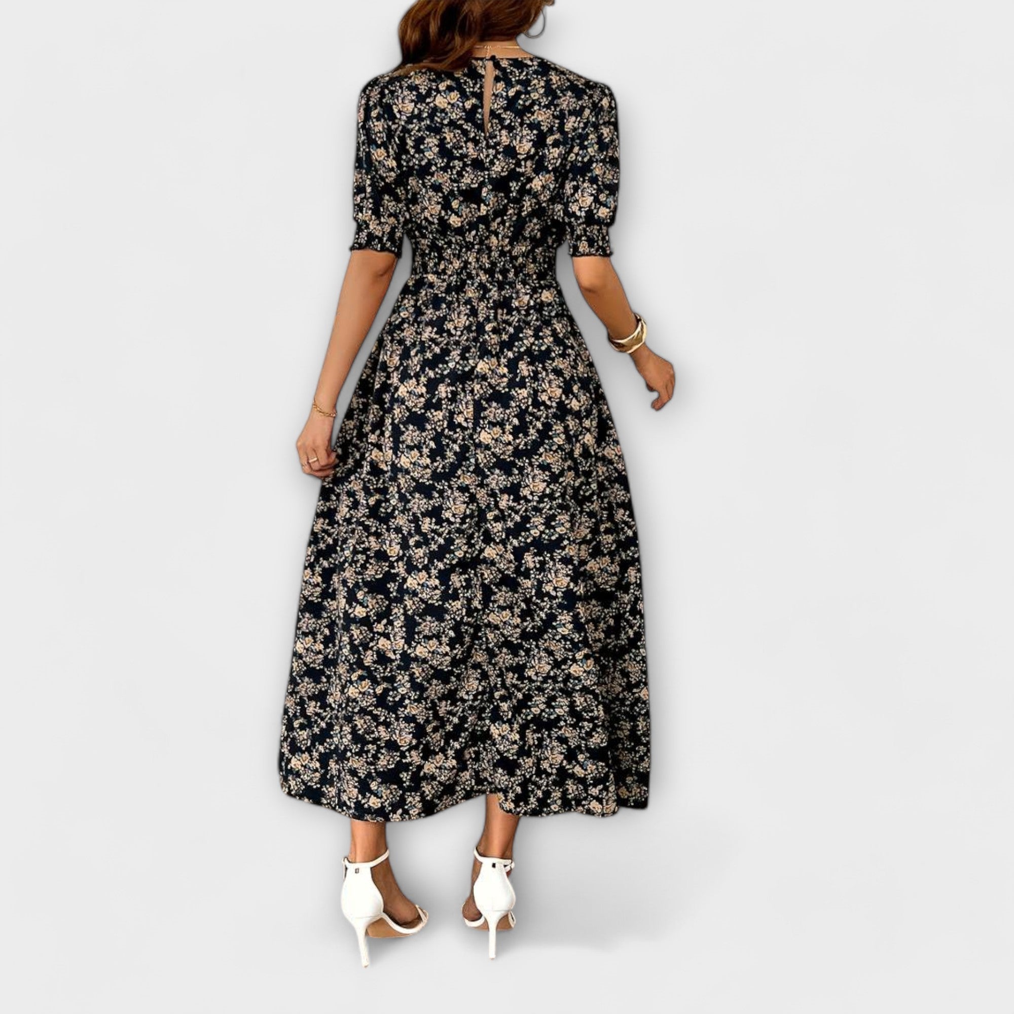 Amelia – Vestido com Decote Redondo e Padrão Floral